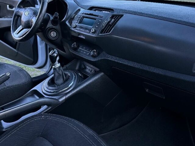 Білий Кіа Sportage, об'ємом двигуна 1.7 л та пробігом 223 тис. км за 12500 $, фото 19 на Automoto.ua