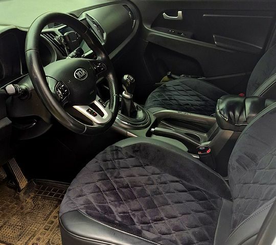 Киа Sportage 2013 в Харькове на Automoto.ua Белый Киа Sportage, объемом двигателя 1.7 л и пробегом 190 тыс. км за 12500 $, фото 5 на Automoto.ua