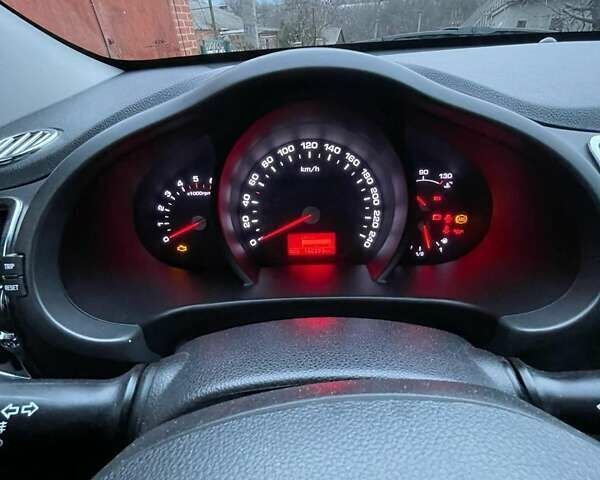 Белый Киа Sportage, объемом двигателя 1.69 л и пробегом 168 тыс. км за 12000 $, фото 4 на Automoto.ua