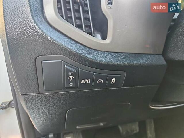 Белый Киа Sportage, объемом двигателя 0 л и пробегом 195 тыс. км за 15300 $, фото 31 на Automoto.ua