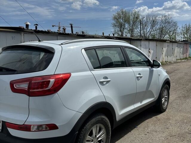 Білий Кіа Sportage, об'ємом двигуна 2 л та пробігом 170 тис. км за 10500 $, фото 3 на Automoto.ua