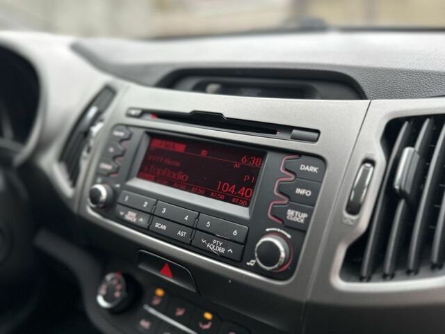 Білий Кіа Sportage, об'ємом двигуна 2 л та пробігом 121 тис. км за 12300 $, фото 20 на Automoto.ua