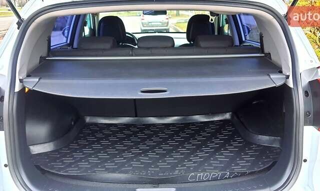 Білий Кіа Sportage, об'ємом двигуна 2 л та пробігом 102 тис. км за 14700 $, фото 28 на Automoto.ua