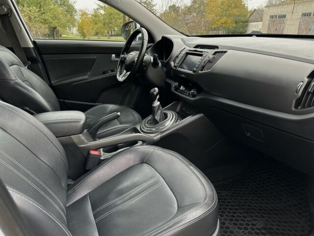 Белый Киа Sportage, объемом двигателя 1.7 л и пробегом 195 тыс. км за 12999 $, фото 19 на Automoto.ua