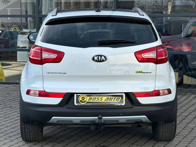Белый Киа Sportage, объемом двигателя 1.6 л и пробегом 133 тыс. км за 15500 $, фото 4 на Automoto.ua