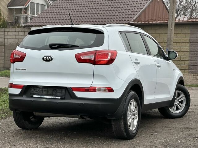 Білий Кіа Sportage, об'ємом двигуна 2 л та пробігом 121 тис. км за 12300 $, фото 8 на Automoto.ua