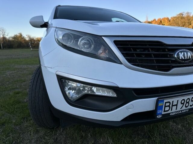 Білий Кіа Sportage, об'ємом двигуна 1.7 л та пробігом 223 тис. км за 12500 $, фото 6 на Automoto.ua