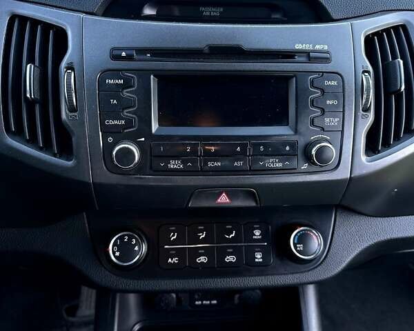 Белый Киа Sportage, объемом двигателя 1.69 л и пробегом 222 тыс. км за 12000 $, фото 7 на Automoto.ua