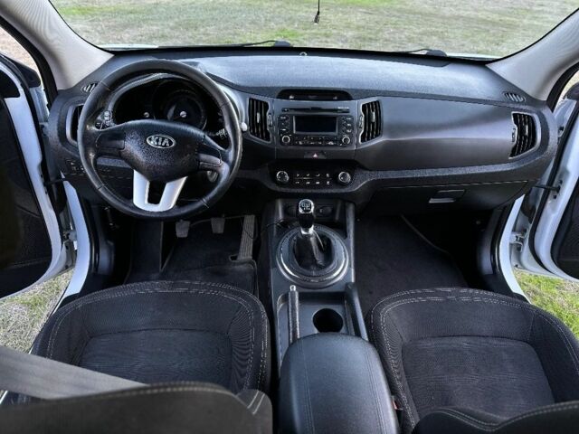 Білий Кіа Sportage, об'ємом двигуна 1.7 л та пробігом 223 тис. км за 12500 $, фото 12 на Automoto.ua