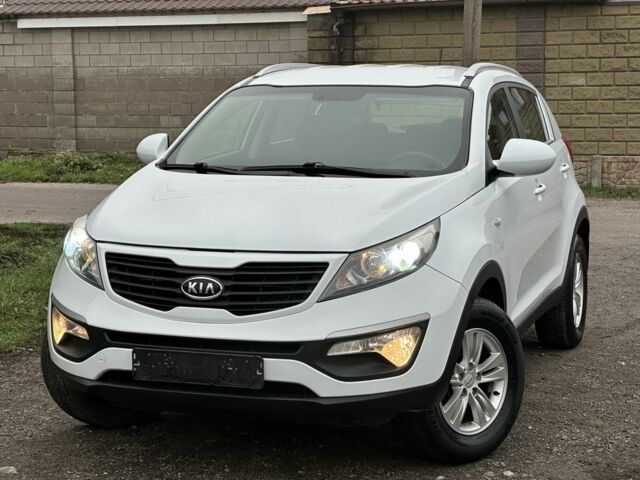 Білий Кіа Sportage, об'ємом двигуна 2 л та пробігом 121 тис. км за 12300 $, фото 1 на Automoto.ua