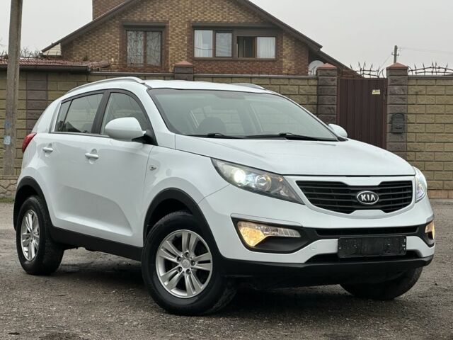 Білий Кіа Sportage, об'ємом двигуна 2 л та пробігом 121 тис. км за 12300 $, фото 4 на Automoto.ua