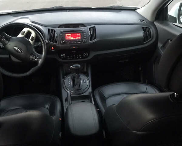 Киа Sportage 2013 в Киеве на Automoto.ua Белый Киа Sportage, объемом двигателя 2 л и пробегом 201 тыс. км за 13200 $, фото 7 на Automoto.ua