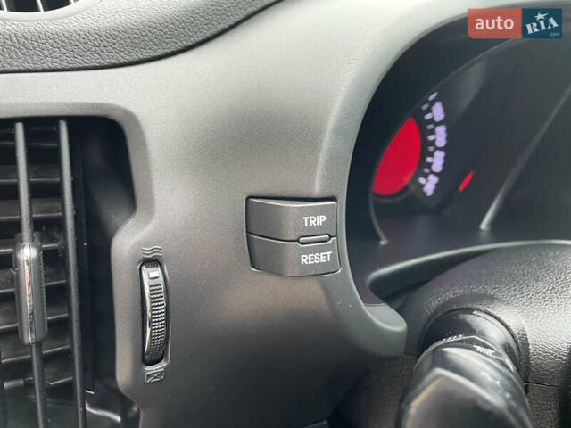 Білий Кіа Sportage, об'ємом двигуна 2 л та пробігом 234 тис. км за 13950 $, фото 20 на Automoto.ua