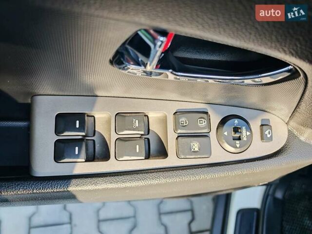 Белый Киа Sportage, объемом двигателя 0 л и пробегом 195 тыс. км за 15300 $, фото 33 на Automoto.ua
