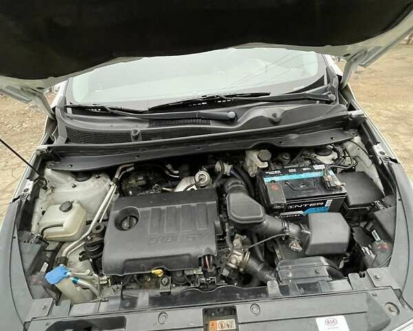 Белый Киа Sportage, объемом двигателя 1.69 л и пробегом 168 тыс. км за 12000 $, фото 11 на Automoto.ua