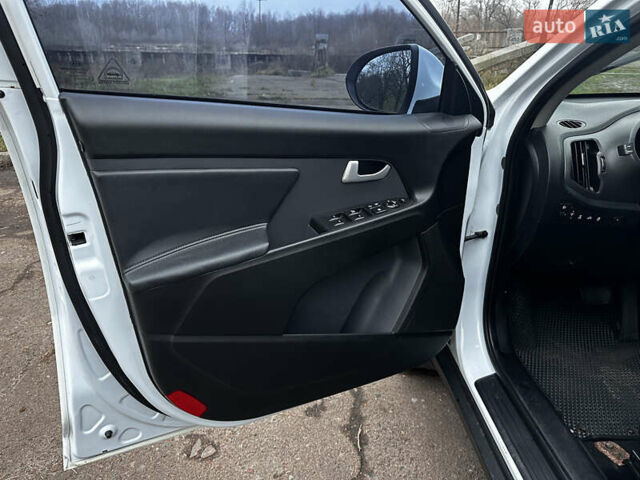 Белый Киа Sportage, объемом двигателя 2 л и пробегом 179 тыс. км за 13000 $, фото 8 на Automoto.ua