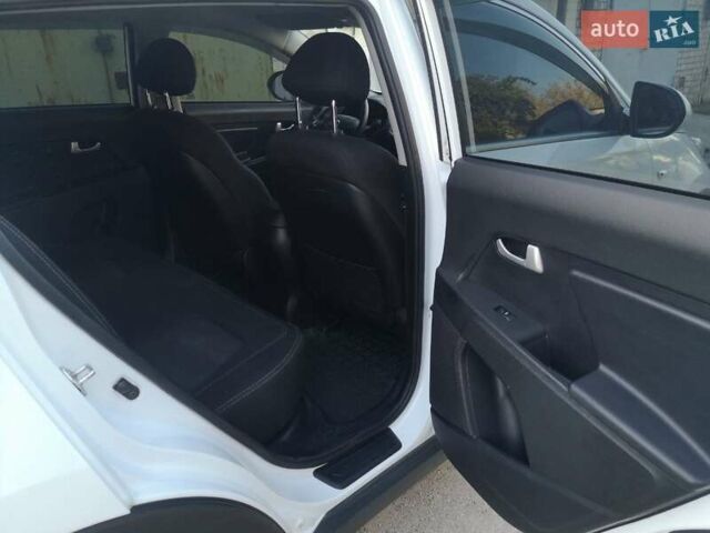 Білий Кіа Sportage, об'ємом двигуна 2 л та пробігом 198 тис. км за 12900 $, фото 22 на Automoto.ua