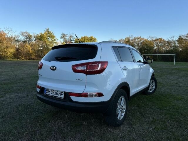 Білий Кіа Sportage, об'ємом двигуна 1.7 л та пробігом 223 тис. км за 12500 $, фото 4 на Automoto.ua