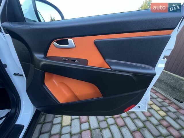 Білий Кіа Sportage, об'ємом двигуна 2 л та пробігом 223 тис. км за 14950 $, фото 111 на Automoto.ua