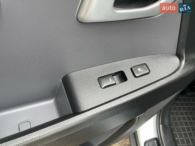 Білий Кіа Sportage, об'ємом двигуна 2 л та пробігом 234 тис. км за 13950 $, фото 26 на Automoto.ua