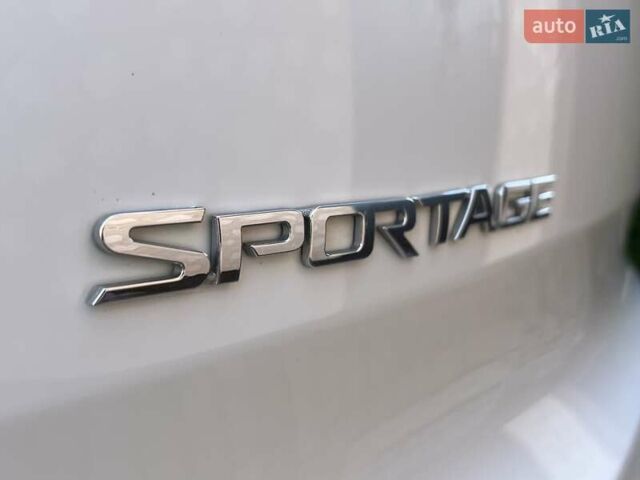 Білий Кіа Sportage, об'ємом двигуна 2 л та пробігом 223 тис. км за 14950 $, фото 40 на Automoto.ua