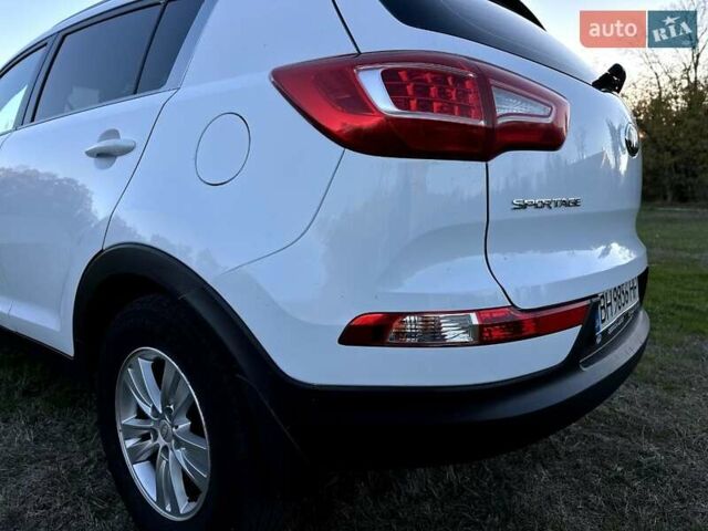 Белый Киа Sportage, объемом двигателя 1.69 л и пробегом 222 тыс. км за 12000 $, фото 13 на Automoto.ua