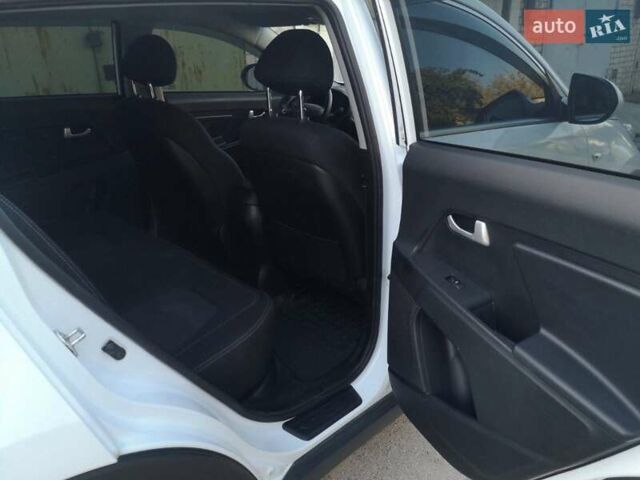 Білий Кіа Sportage, об'ємом двигуна 2 л та пробігом 198 тис. км за 12900 $, фото 9 на Automoto.ua