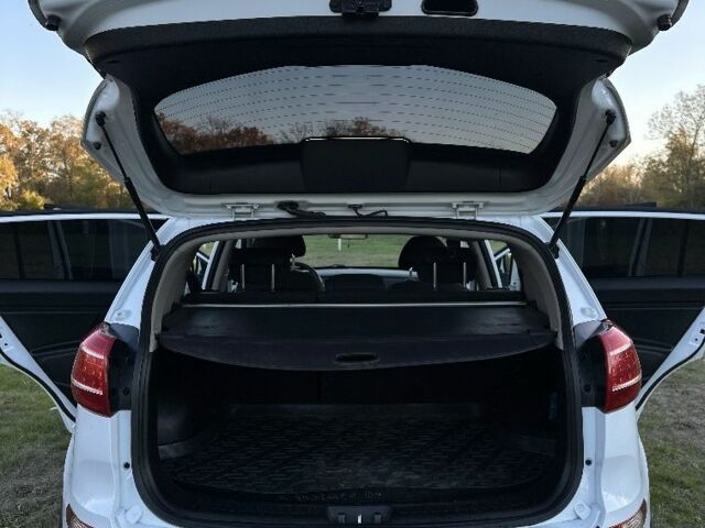 Білий Кіа Sportage, об'ємом двигуна 1.7 л та пробігом 223 тис. км за 12500 $, фото 16 на Automoto.ua