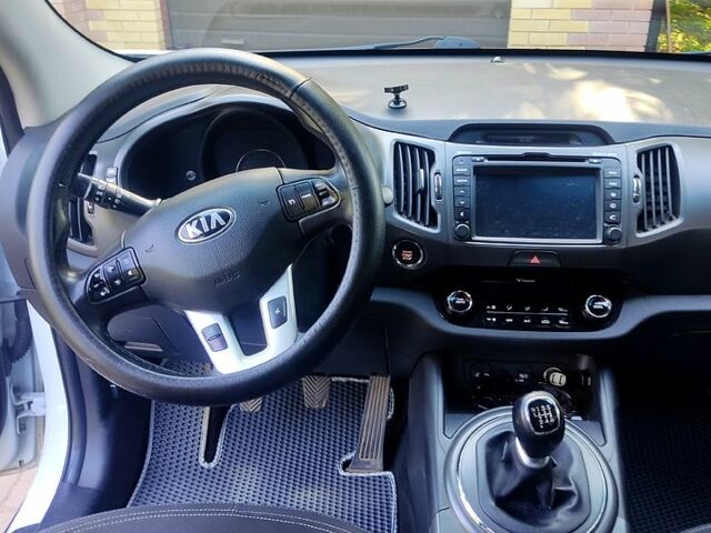 Белый Киа Sportage, объемом двигателя 1.7 л и пробегом 168 тыс. км за 13000 $, фото 1 на Automoto.ua