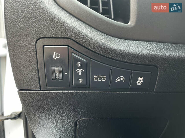 Білий Кіа Sportage, об'ємом двигуна 2 л та пробігом 234 тис. км за 13950 $, фото 21 на Automoto.ua