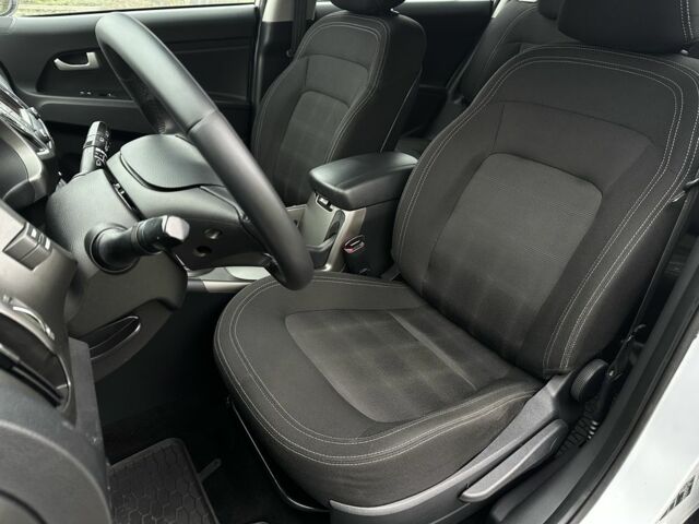 Білий Кіа Sportage, об'ємом двигуна 2 л та пробігом 121 тис. км за 12300 $, фото 11 на Automoto.ua