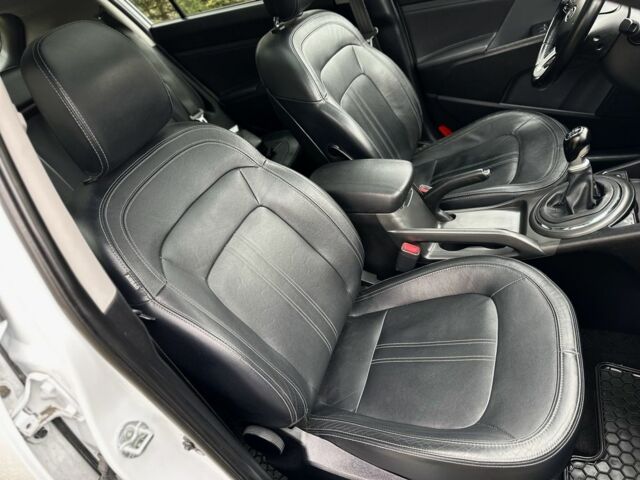 Белый Киа Sportage, объемом двигателя 1.7 л и пробегом 195 тыс. км за 12999 $, фото 20 на Automoto.ua