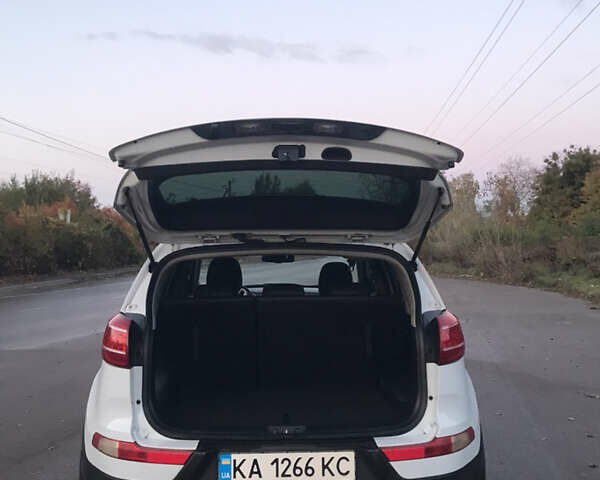 Киа Sportage 2013 в Киеве на Automoto.ua Белый Киа Sportage, объемом двигателя 2 л и пробегом 201 тыс. км за 13200 $, фото 10 на Automoto.ua