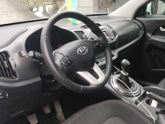 Кіа Sportage 2013 у Дніпро (Дніпропетровську) на Automoto.ua Білий Кіа Sportage, об'ємом двигуна 0 л та пробігом 190 тис. км за 12300 $, фото 4 на Automoto.ua
