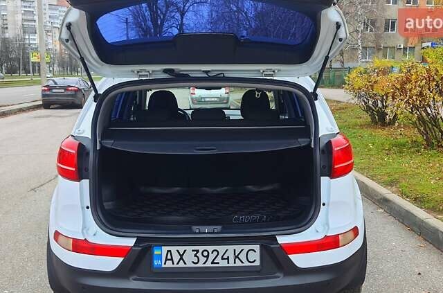 Білий Кіа Sportage, об'ємом двигуна 2 л та пробігом 102 тис. км за 14700 $, фото 27 на Automoto.ua