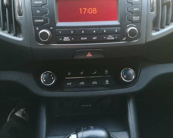 Білий Кіа Sportage, об'ємом двигуна 2 л та пробігом 198 тис. км за 12900 $, фото 11 на Automoto.ua