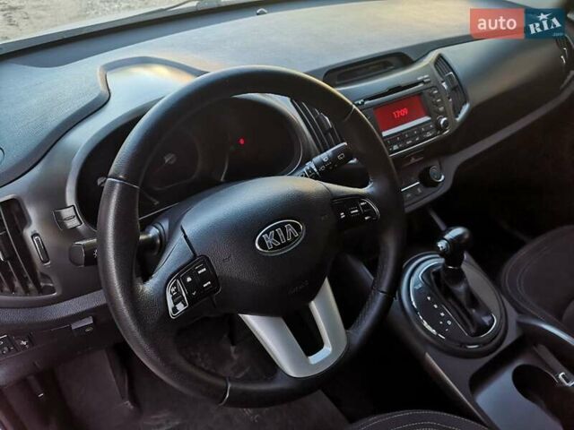 Білий Кіа Sportage, об'ємом двигуна 2 л та пробігом 198 тис. км за 12900 $, фото 15 на Automoto.ua