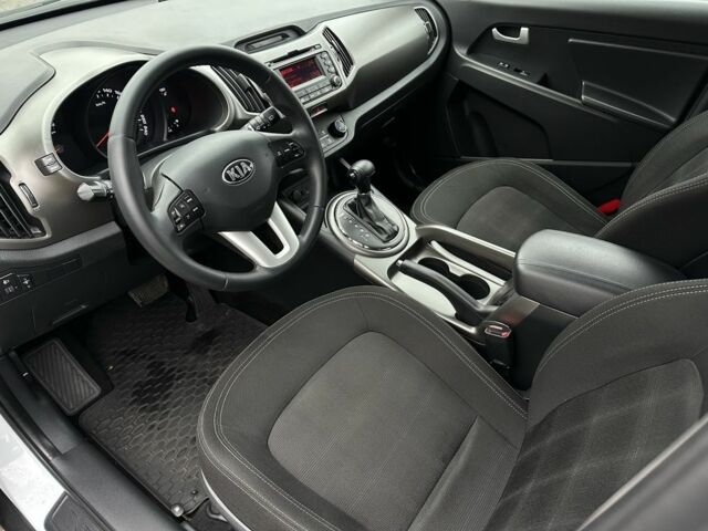 Білий Кіа Sportage, об'ємом двигуна 2 л та пробігом 121 тис. км за 12300 $, фото 10 на Automoto.ua