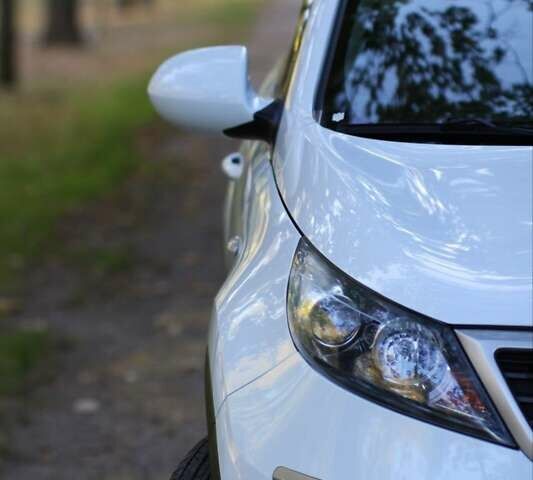 Білий Кіа Sportage, об'ємом двигуна 2 л та пробігом 198 тис. км за 12900 $, фото 3 на Automoto.ua