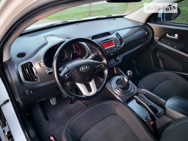 Белый Киа Sportage, объемом двигателя 1.69 л и пробегом 178 тыс. км за 12700 $, фото 14 на Automoto.ua