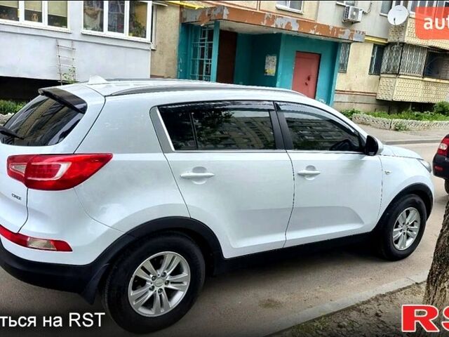 Киа Sportage 2013 в Харькове на Automoto.ua Белый Киа Sportage, объемом двигателя 1.7 л и пробегом 190 тыс. км за 12500 $, фото 2 на Automoto.ua