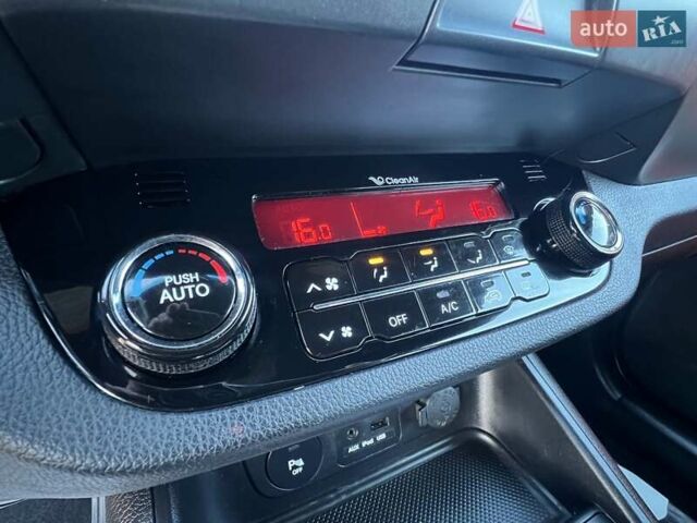 Білий Кіа Sportage, об'ємом двигуна 2 л та пробігом 223 тис. км за 14950 $, фото 85 на Automoto.ua