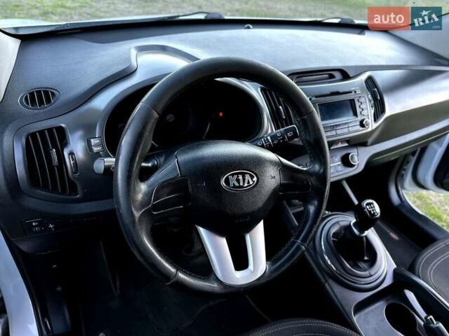 Белый Киа Sportage, объемом двигателя 1.69 л и пробегом 222 тыс. км за 12000 $, фото 8 на Automoto.ua
