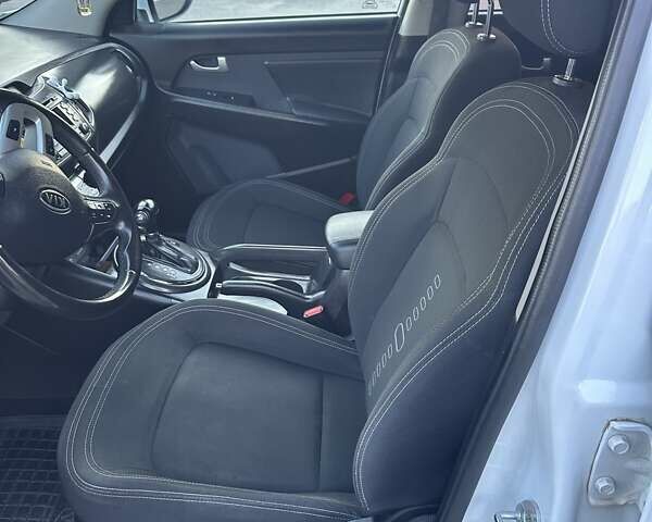 Білий Кіа Sportage, об'ємом двигуна 2 л та пробігом 156 тис. км за 13700 $, фото 10 на Automoto.ua