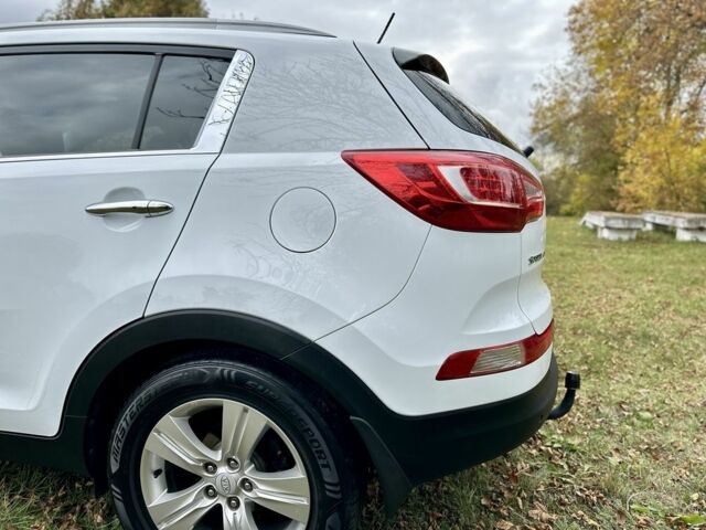 Белый Киа Sportage, объемом двигателя 1.7 л и пробегом 195 тыс. км за 12999 $, фото 6 на Automoto.ua