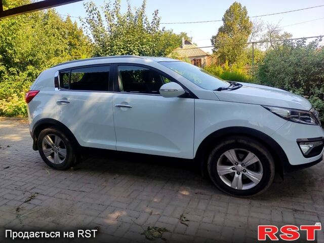 Кіа Sportage 2013 у Люботине на Automoto.ua Білий Кіа Sportage, об'ємом двигуна 1.7 л та пробігом 168 тис. км за 13000 $, фото 5 на Automoto.ua