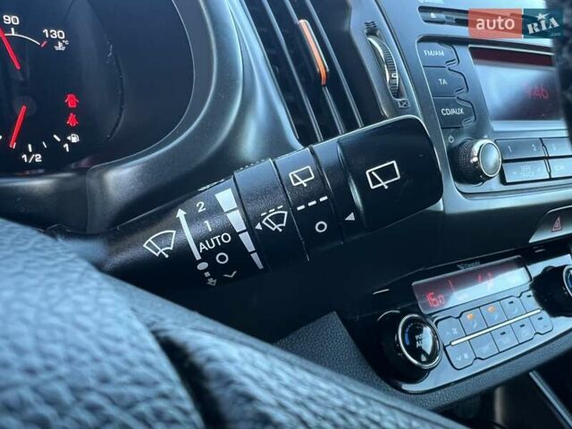 Білий Кіа Sportage, об'ємом двигуна 2 л та пробігом 223 тис. км за 14950 $, фото 89 на Automoto.ua