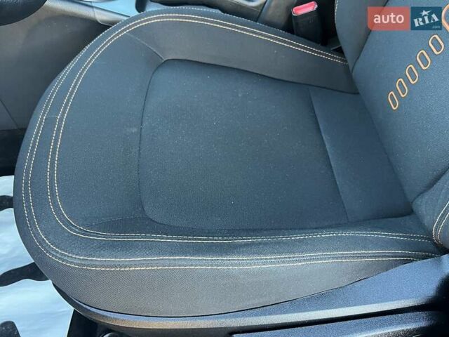 Білий Кіа Sportage, об'ємом двигуна 2 л та пробігом 223 тис. км за 14950 $, фото 75 на Automoto.ua