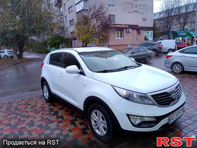 Білий Кіа Sportage, об'ємом двигуна 1.7 л та пробігом 180 тис. км за 12000 $, фото 1 на Automoto.ua