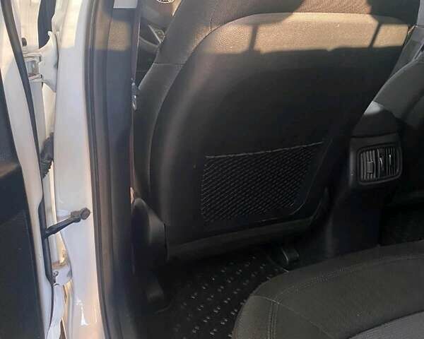 Белый Киа Sportage, объемом двигателя 2.4 л и пробегом 143 тыс. км за 12200 $, фото 12 на Automoto.ua